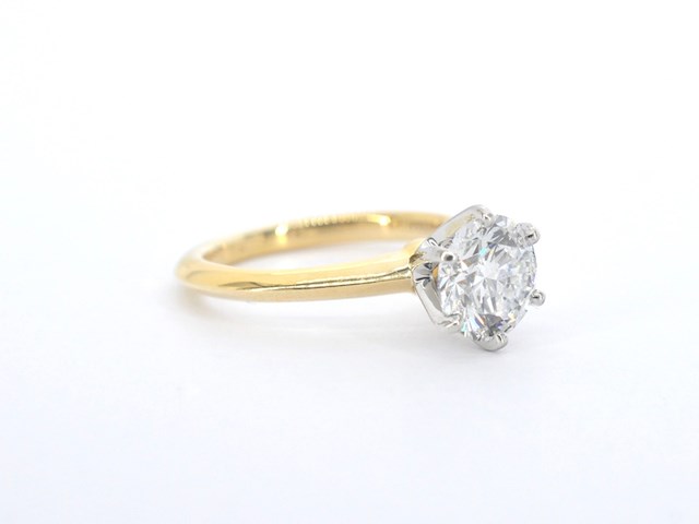 Tiffany & co geelgouden solitair ring met natuurlijke diamant - afbeelding 10 van  15