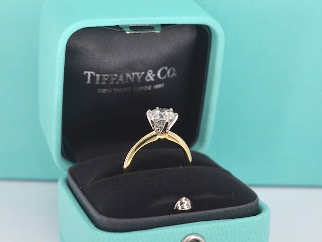 Tiffany & co geelgouden solitair ring met natuurlijke diamant - afbeelding 15 van  15