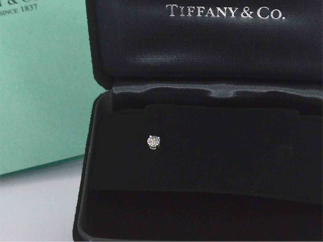 Tiffany & co solitair oorknop met diamant - afbeelding 3 van  11