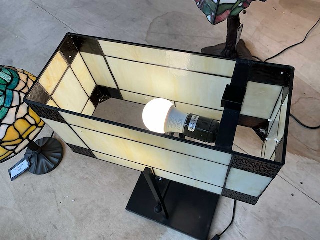 Tiffany geometric tafellamp - afbeelding 1 van  2