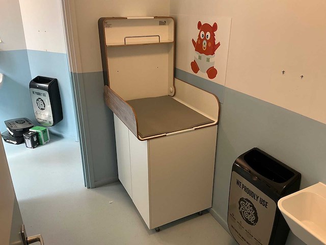 Timkid - kawamaxi - wandcomode gemonteerd op kast - afbeelding 1 van  2