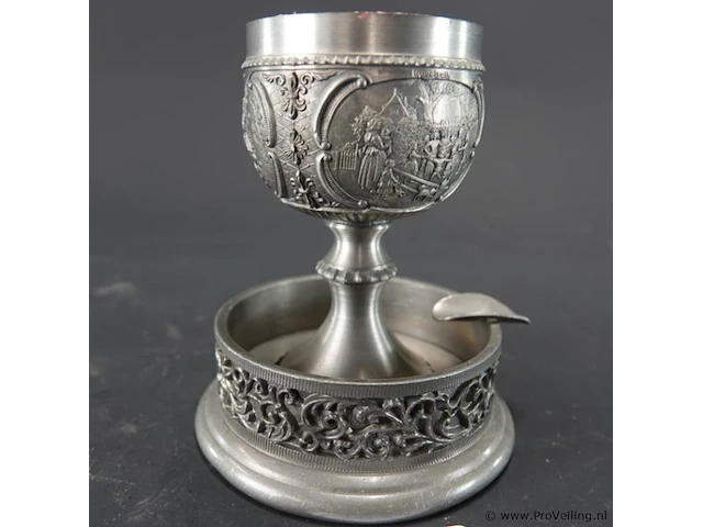 Tinnen kelkglas op tinnen schaal - afbeelding 2 van  5