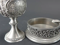 Tinnen kelkglas op tinnen schaal - afbeelding 4 van  5
