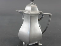 Tinnen koffiekan of theepot