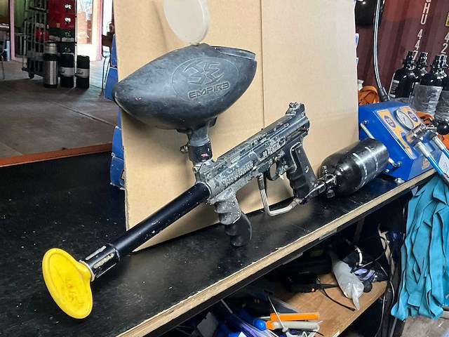 Tippmann 98 custom paintball wapen (12x) - afbeelding 1 van  4