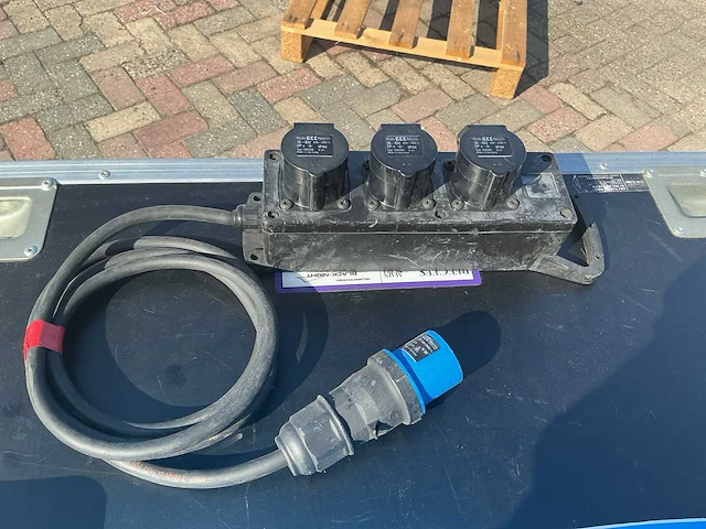 Titanex cee3p triplet power 230v (28x) - afbeelding 1 van  3
