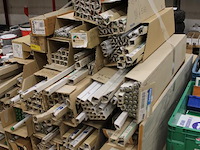 Tl-buizen in grote diversiteit op pallet. - afbeelding 2 van  3