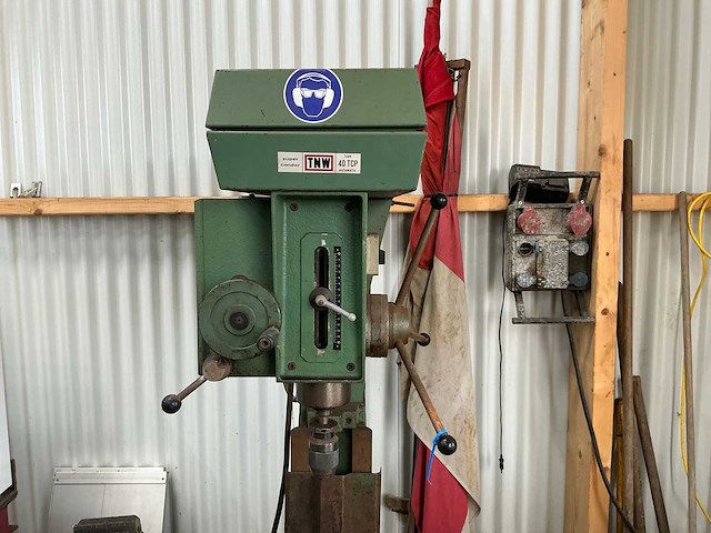 Tnw super condor 40 tcp kolomboormachine met freestafel - afbeelding 7 van  8