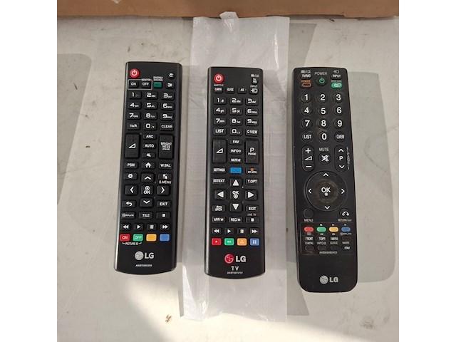 Toetsenborden, kabels, afstandsbedieningen, dymo labelprinter, diversen multimedia - afbeelding 3 van  7