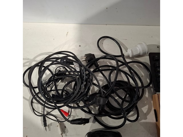Toetsenborden, kabels, afstandsbedieningen, dymo labelprinter, diversen multimedia - afbeelding 7 van  7