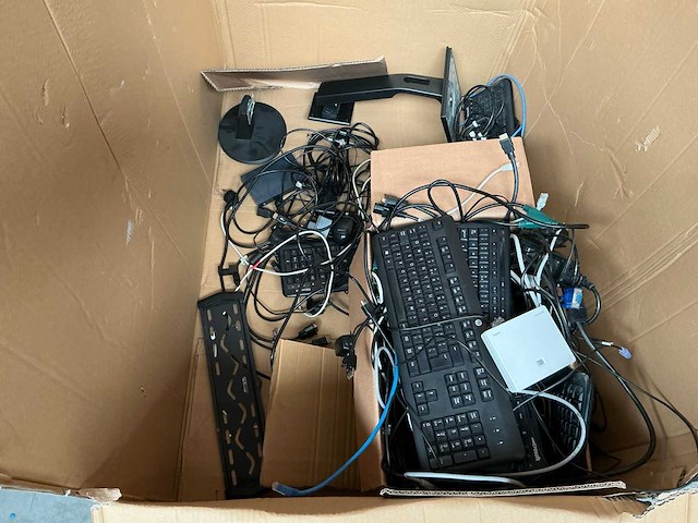 Toetsenborden, muizen en kabels - afbeelding 1 van  5