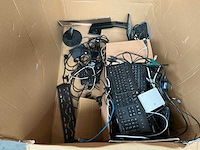 Toetsenborden, muizen en kabels