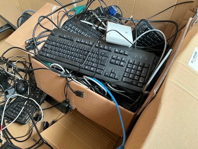 Toetsenborden, muizen en kabels - afbeelding 2 van  5