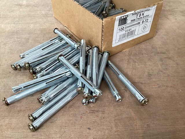 Toge kozijnplug metaal 8x72, doos 100 stuks (55x) - afbeelding 1 van  4