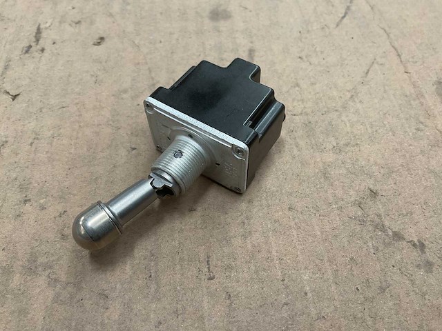 Toggle switch (2x) - afbeelding 1 van  6