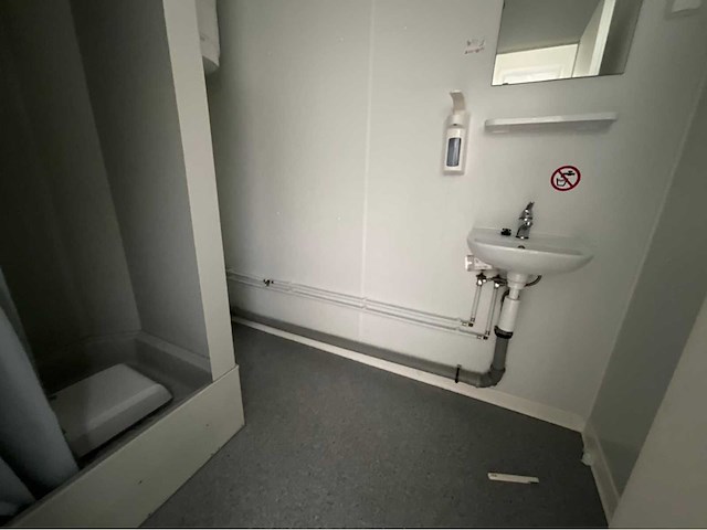 Toilet / douche unit - afbeelding 7 van  9