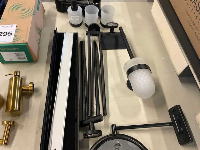 Toilet en douchegarnituur - afbeelding 2 van  3