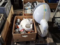 Toilet met bril, wasbak met kraan, fontein, wandplank en emmerputten vitra, abs en coba - afbeelding 1 van  10