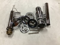 Toilet met bril, wasbak met kraan, fontein, wandplank en emmerputten vitra, abs en coba - afbeelding 3 van  10