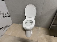Toilet met spoelbak + gekleurde toiletbril wb - afbeelding 1 van  4
