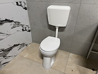 Toilet met spoelbak + witte toiletbril wb - afbeelding 1 van  7