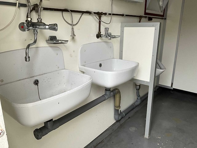 Toilet unit - afbeelding 13 van  15