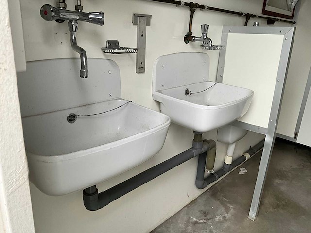 Toilet unit - afbeelding 8 van  12