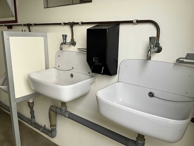 Toilet unit - afbeelding 9 van  12