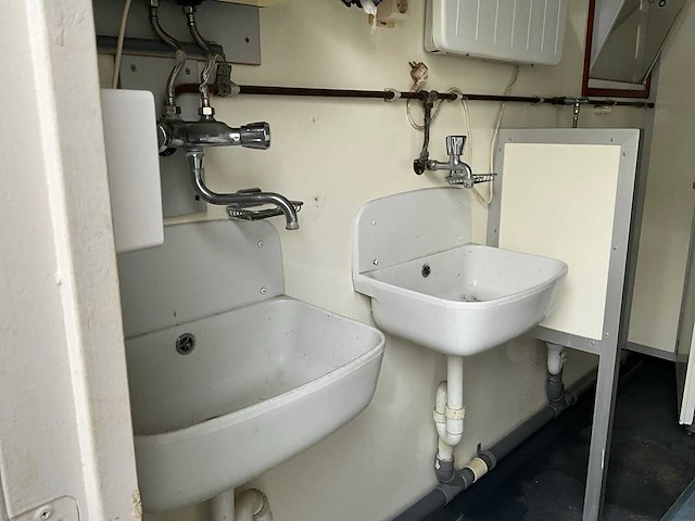 Toilet unit - afbeelding 7 van  10