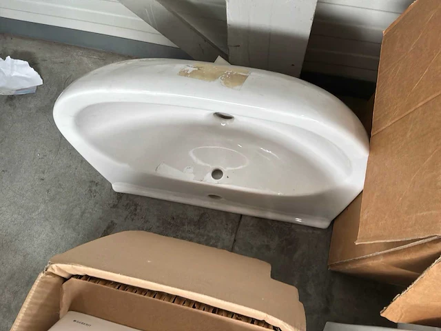 Toilet, urinoir & wastafel - afbeelding 4 van  4