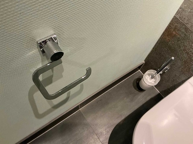 Toiletborstel en toiletrolhouder - afbeelding 1 van  5