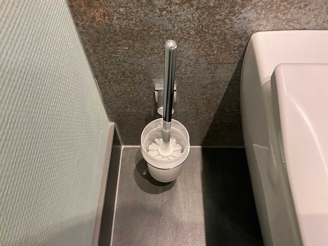 Toiletborstel en toiletrolhouder - afbeelding 3 van  5