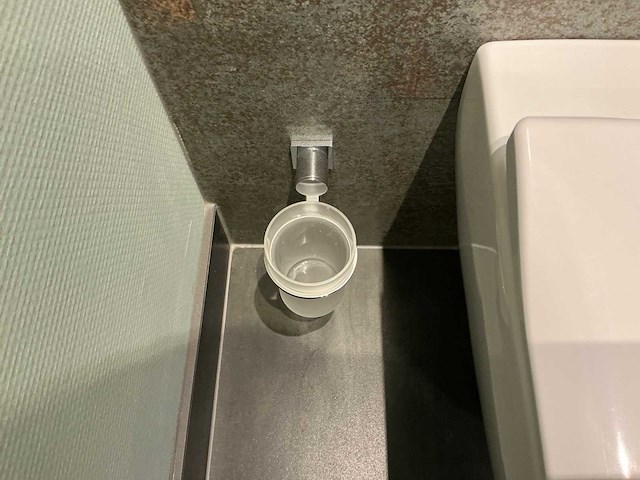 Toiletborstel en toiletrolhouder - afbeelding 4 van  5