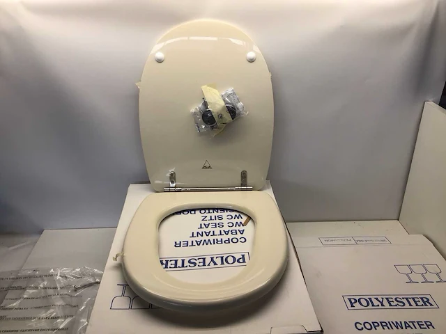 Toiletbrillen nieuw (4x) - afbeelding 1 van  4