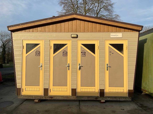 Toiletgebouw - afbeelding 1 van  5