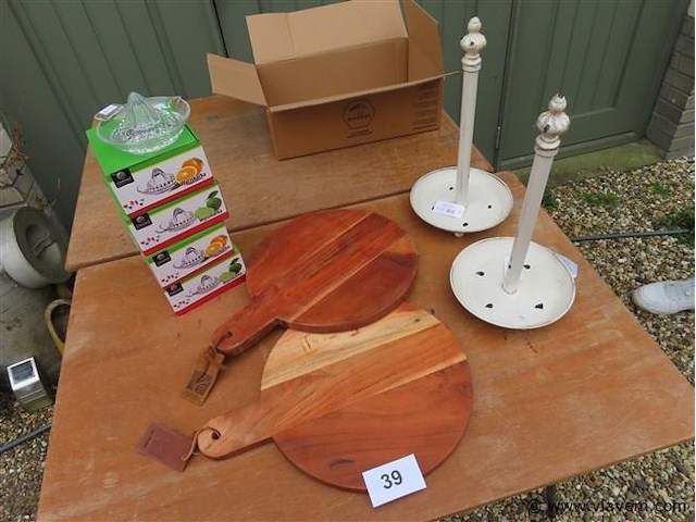 Toilethouders, dienbladen en citruspersen - afbeelding 1 van  3