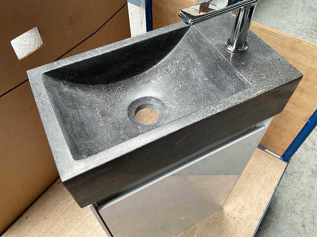 Toiletmeubel met hardsteen fontein en kraan - afbeelding 4 van  6
