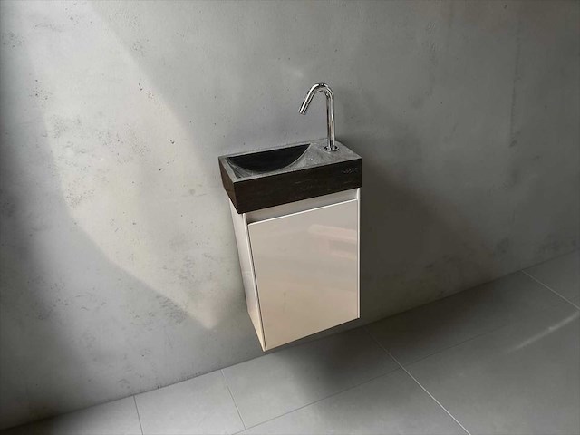 Toiletmeubel met hardsteen fontein en kraan - afbeelding 1 van  8