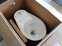 Toiletpot met spoelbak en bril. - afbeelding 1 van  2