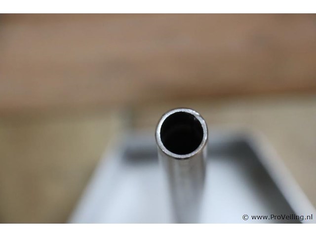 Toiletrolhouder, 6-hoekig van rvs - 18.5x16x51cm - afbeelding 3 van  4