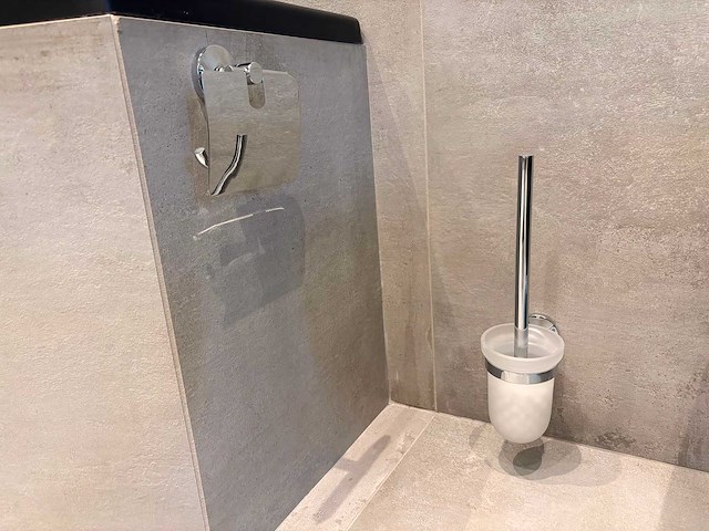 Toiletrolhouder, reserverolhouder en toiletborstel - afbeelding 1 van  4