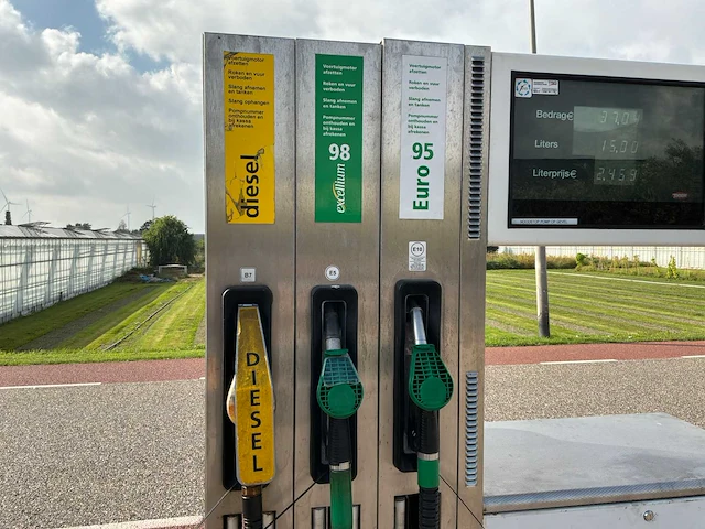 Tokheim diesel/benzine pomp - afbeelding 17 van  17