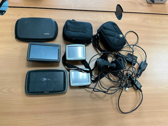 Tomtom diverse navigatie (4x) - afbeelding 1 van  4