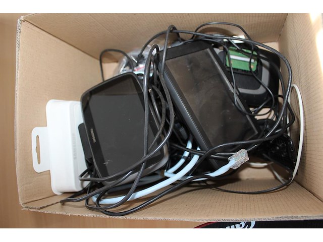 Tomtom's en accessoires in doos. - afbeelding 2 van  2