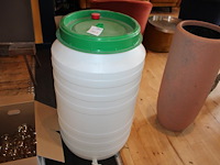 Ton met tapkraan t.b.v. levensmiddelen doorsnede 60 cm en hoogte 98 cm. - afbeelding 1 van  2