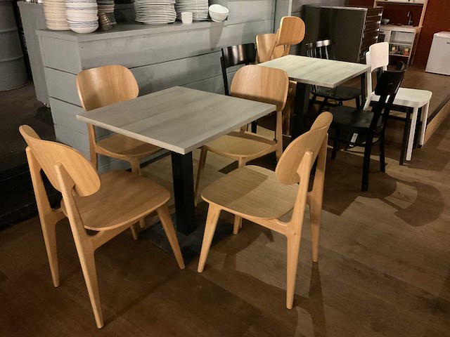 Ton restaurantstoelen en -tafel - afbeelding 1 van  6