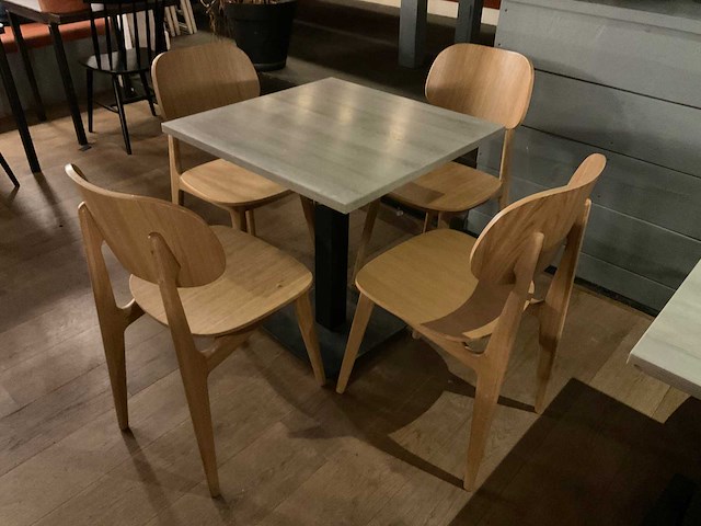 Ton restaurantstoelen en -tafel - afbeelding 4 van  6