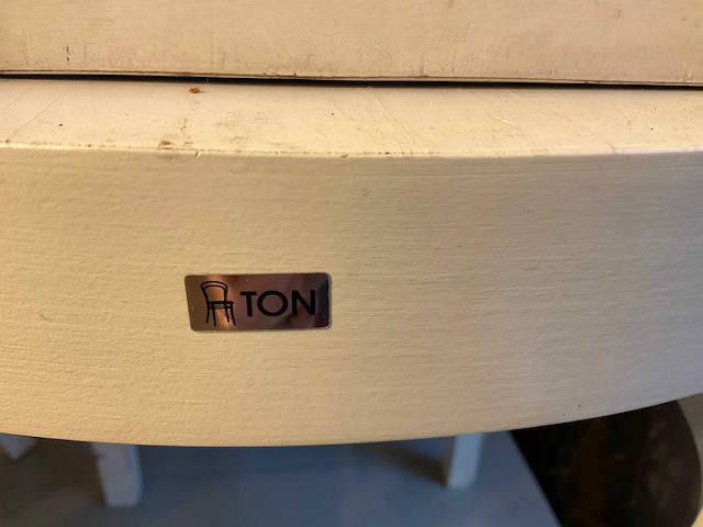 Ton restauranttafel en -stoelen - afbeelding 8 van  16