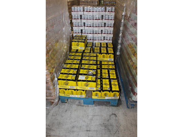 Tonic schweppes zero. 19 trays a 24 blikken 0,33l. totaal 456 blikken.tht 3-26. bod is inclusief 68 euro st... - afbeelding 2 van  2