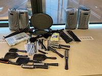 Toni&guy borstels, kammen, spiegels en speldjes - afbeelding 1 van  5